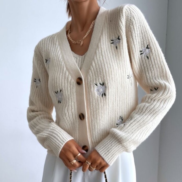 SHEIN White and Floral Sweater and Crop Top Set Size Medium - Picture 2 of 3